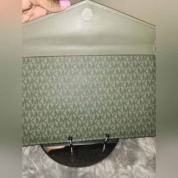 Michael Kors Oversized Envelope Wristlet/Clutch nwot - Picture 6 of 8